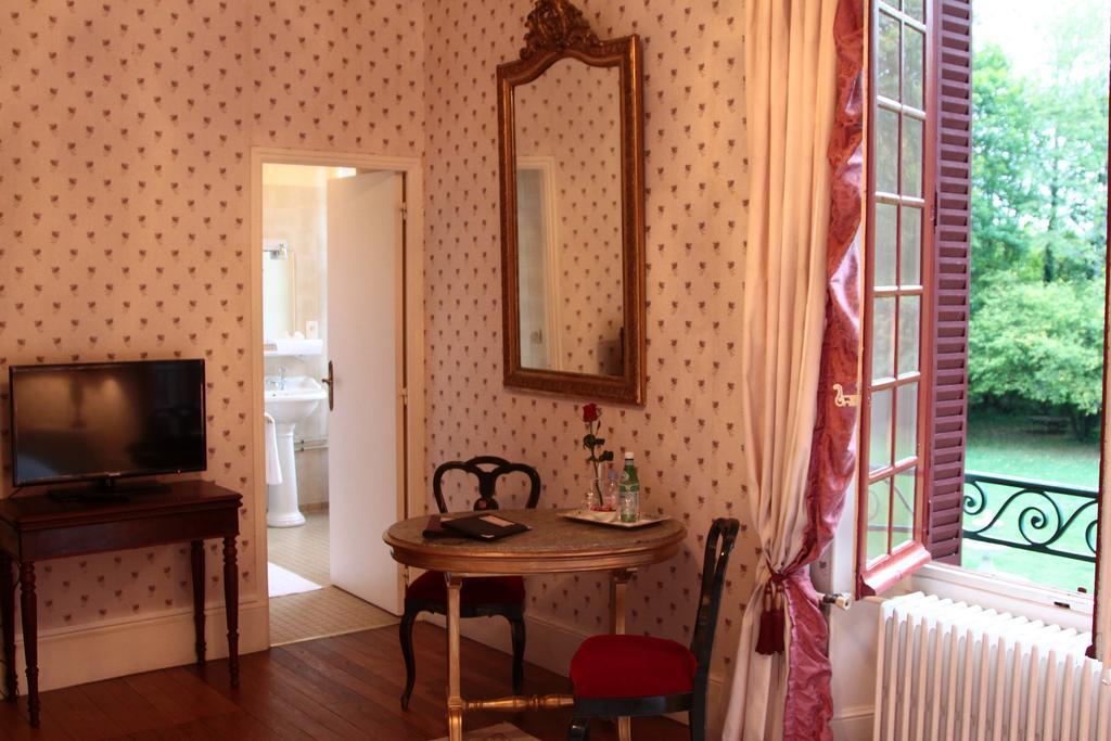 Chateau Du Breuil Gevrolles Room photo